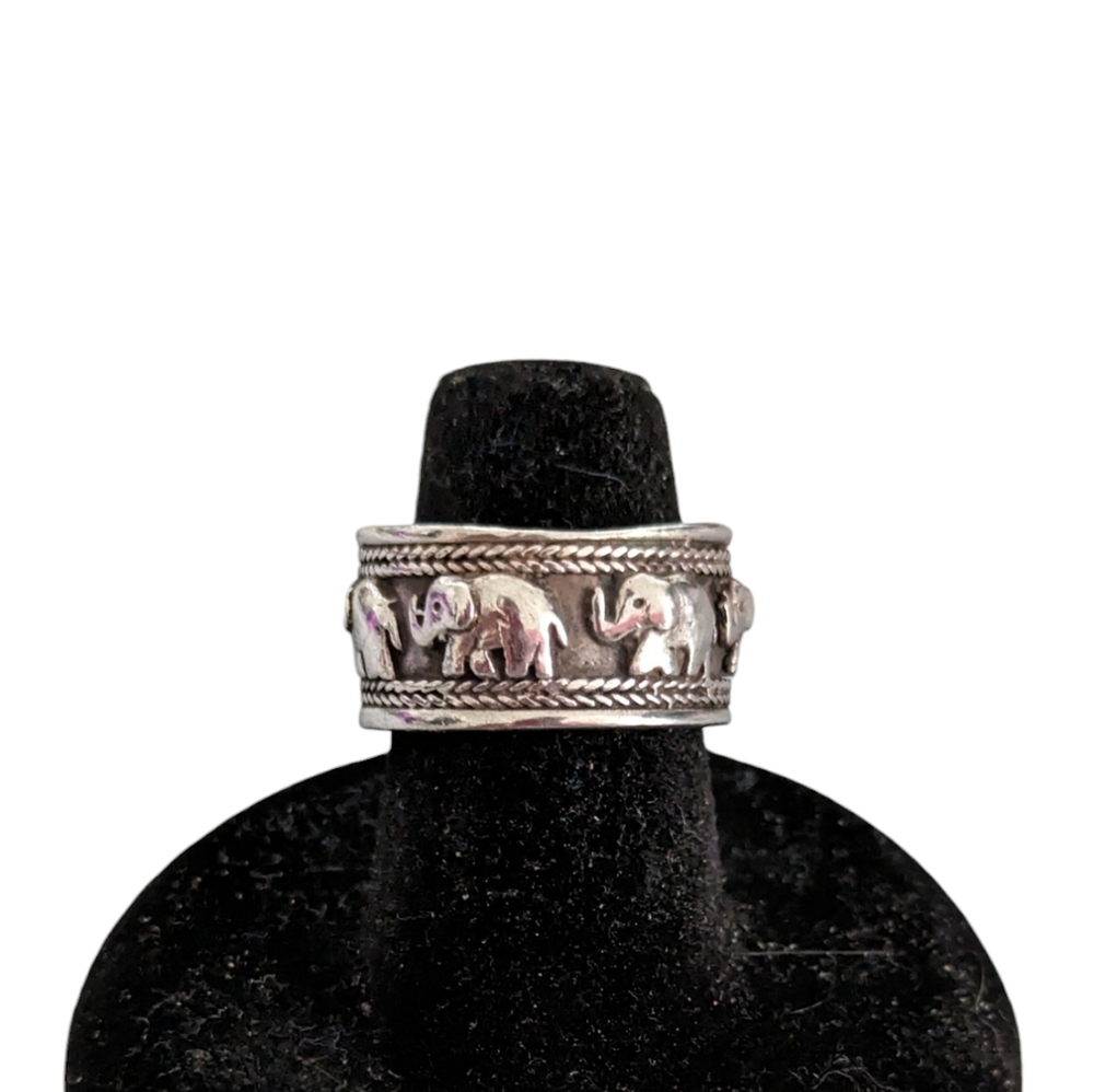 Vintage Sterling Silver Band Style Ring with Raised Elephants